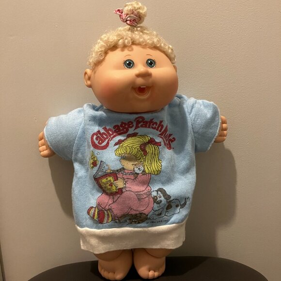 Cabbage Patch Kids Girl Doll Curly Hair Blue Eyes - Picture 1 of 15